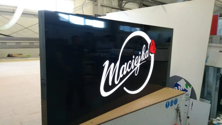 Przyszłość reklamy: Jak banery świetlne rewolucjonizują marketing wizualny