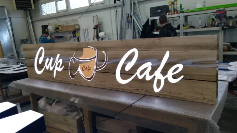 10 kreatywnych sposobów wykorzystania banerów świetlnych w Twojej kampanii reklamowej